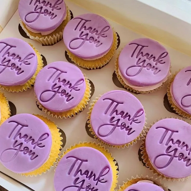 Fondant Topped Cupcakes